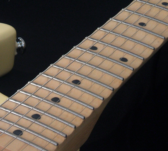 Advantages and disadvantages of scalloped fretboards
