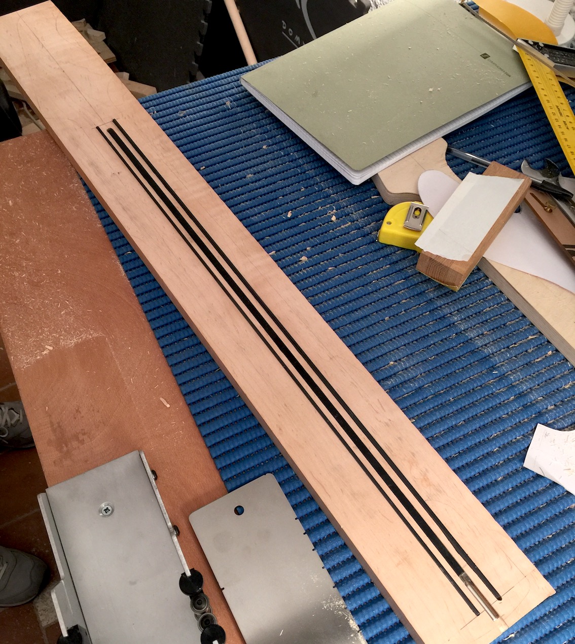 Double action truss rod